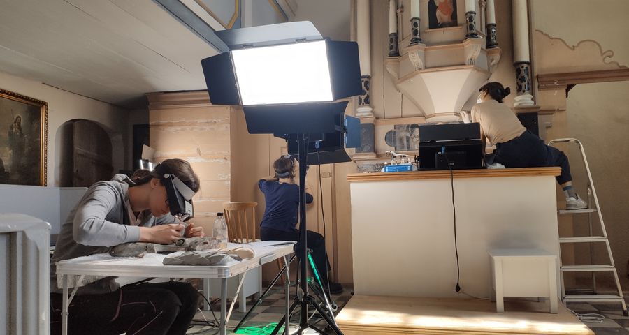 Students working in Sausedlitz Church